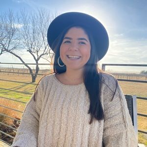 Meet your Posher, Ana